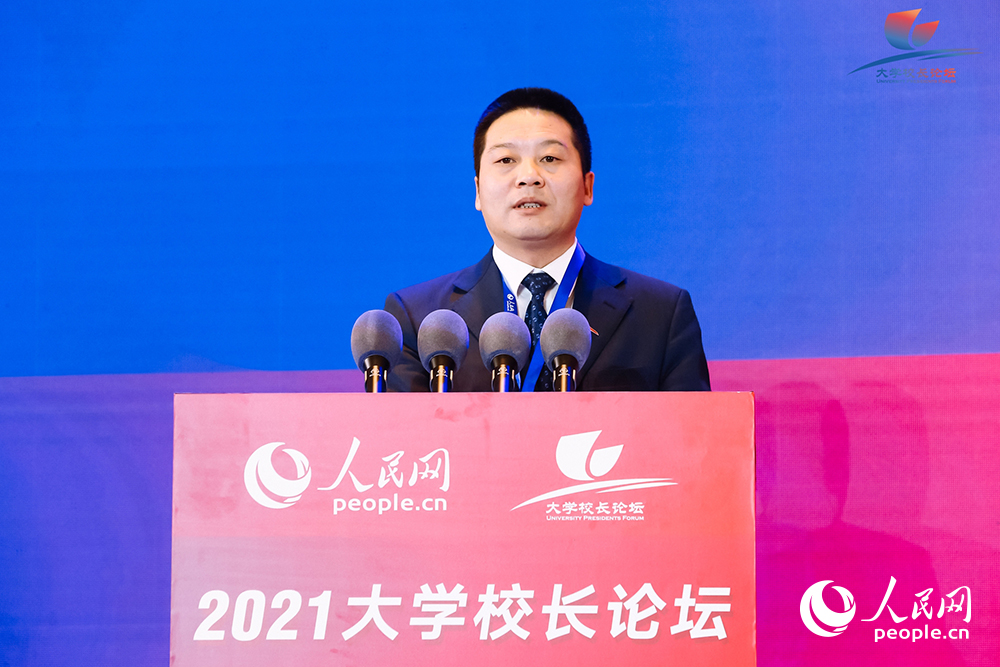 中国第一汽车集团人力资源部副总经理张英武作主题演讲